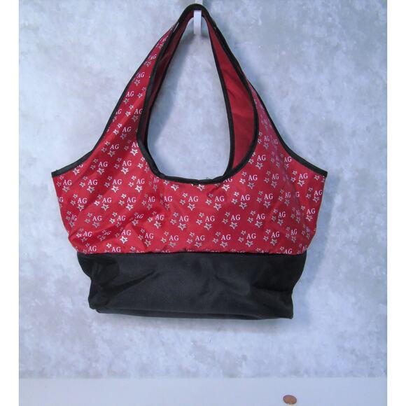 American Girl Red Black DOLL CARRIER Shoulder Tote Bag Purse w/ Accesories Pouch - Picture 3 of 9